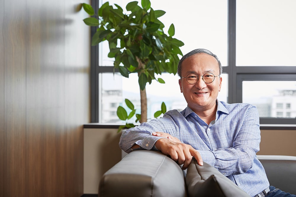 Seok Hee Lee（李锡熙），首阶段交割时的Solidigm执行董事长；照片来自SK海力士2019年公告。
